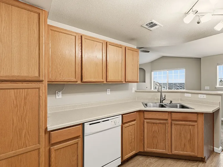 5726 N Genoa Way #301 — Photo 9