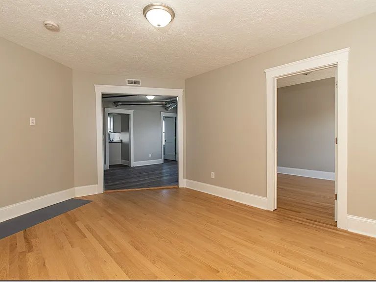 1406 W 75th St — Photo 10