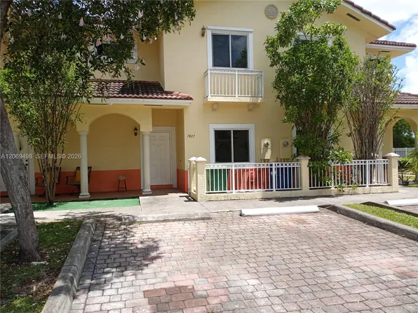 7427 NW 181st Ter #7427, Hialeah, FL 33015