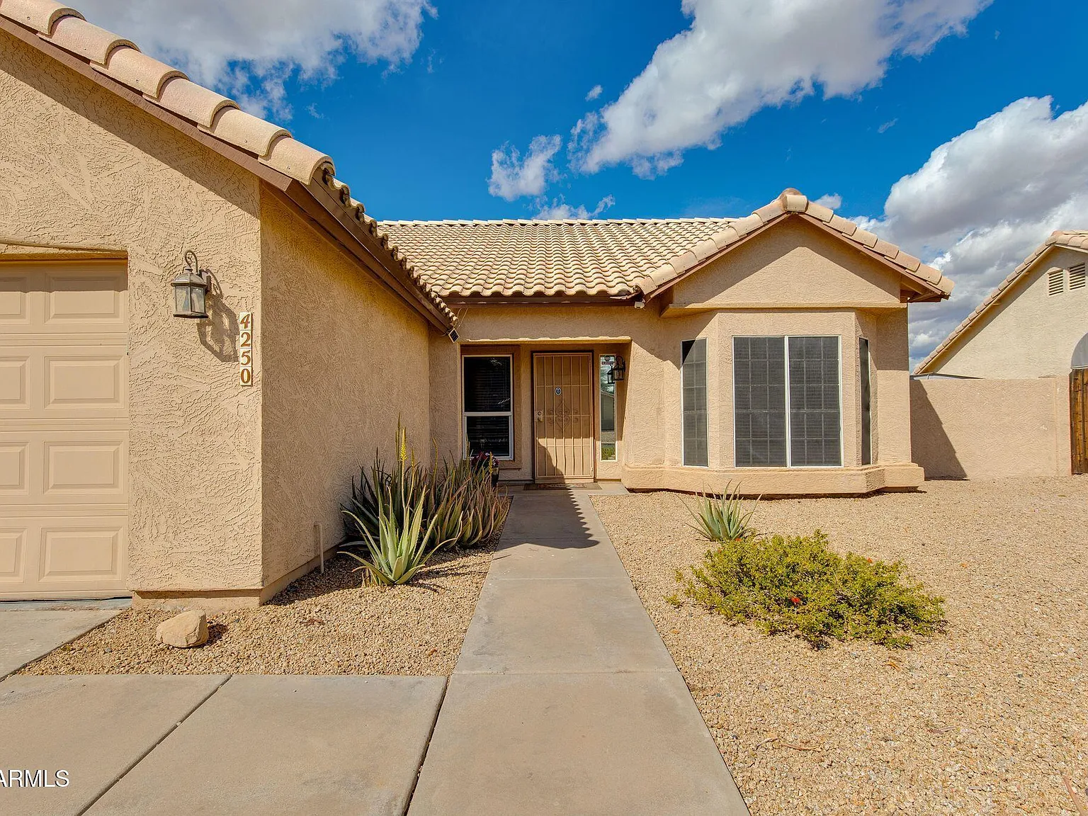 4 bed, 2.0 bath, 1914 sqft, $2,950 — Photo 2