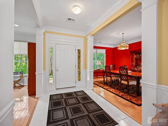 5th image of 511 Skylark Dr