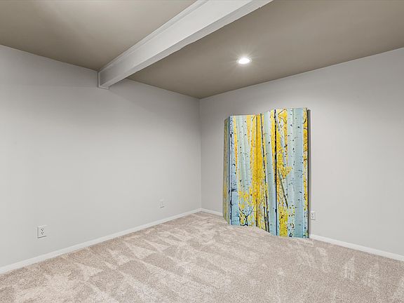 3rd image of 818 Broad St