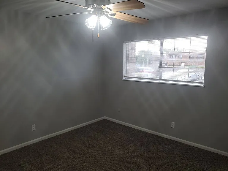 Stratford East Apartments — Photo 49