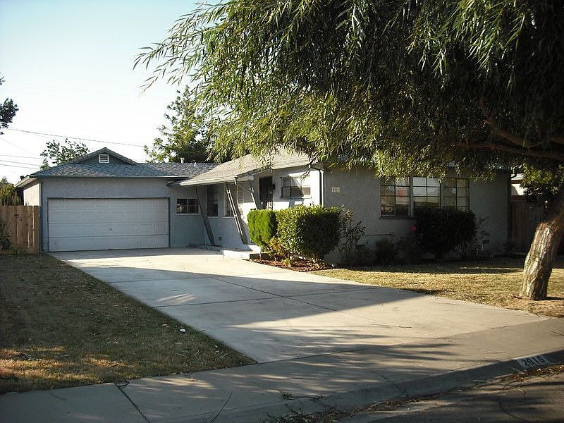 2nd image of 2916 W Telegraph Ave