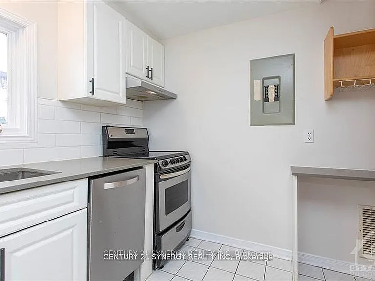 450 Maclaren St #10 — Photo 5