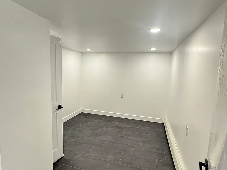 610 Laurelton Blvd #3 — Photo 20