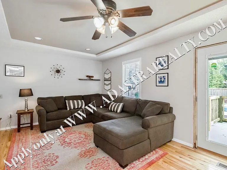 2715 Holmes St — Photo 12
