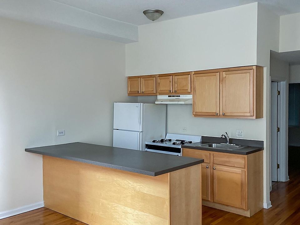 1st image of 2532 N Lincoln Ave #2