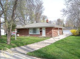 29133 Candlewood Ln, Southfield, MI 48076