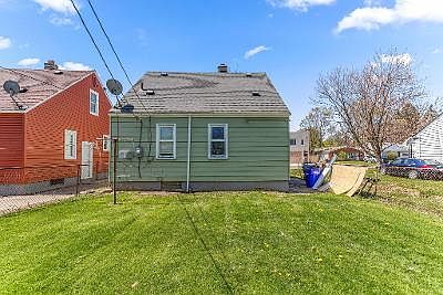 3rd image of 6338 Evergreen Ave
