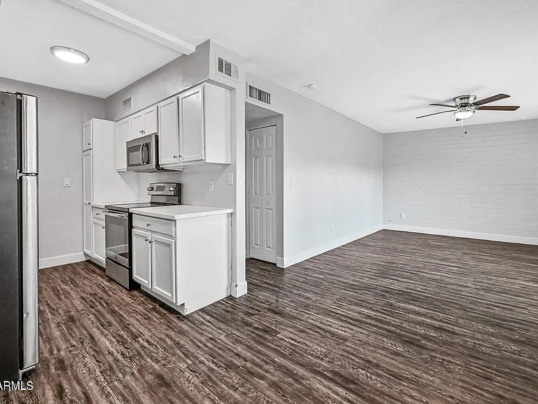 1518 W Colter St #5 — Photo 6