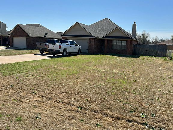 2nd image of 224 W Comanche Ave