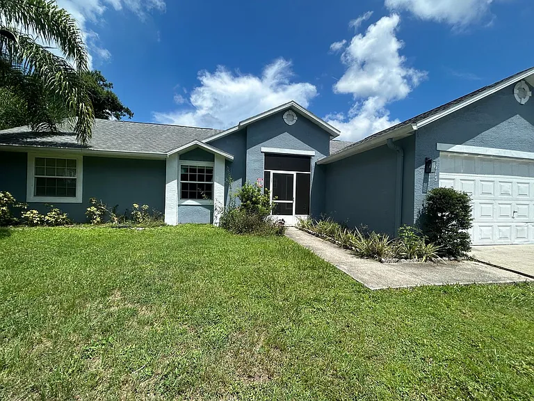 615 Seven Gables Cir SE — Photo 1