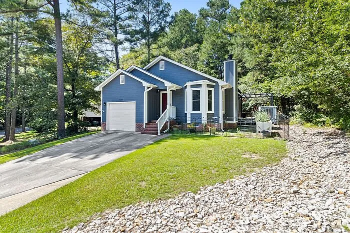 3 bed, 2.0 bath, 1194 sqft, $1,550 — Photo 3