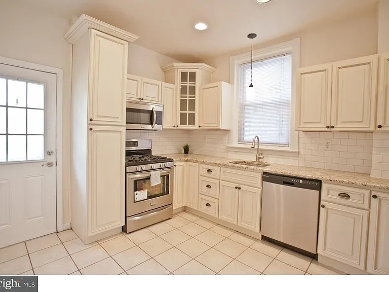 4205 Terrace St — Photo 4