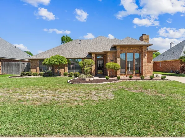 8825 Marti Ln, North Richland Hills, TX 76182