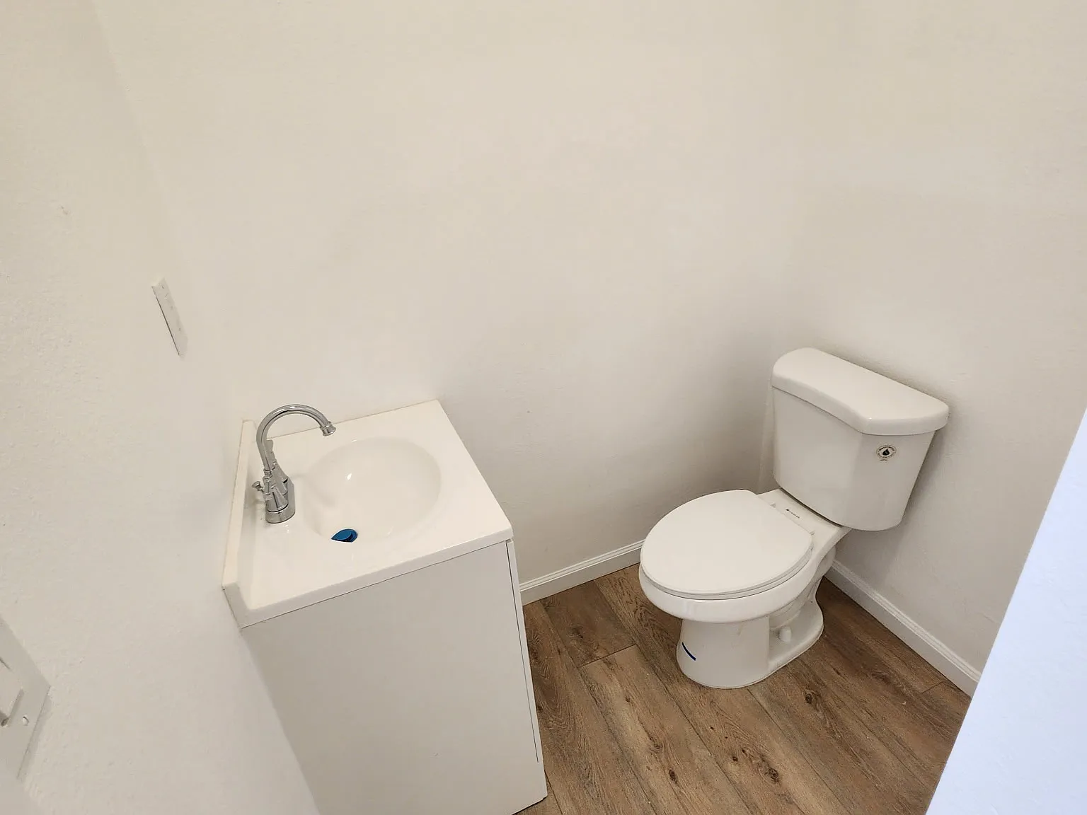 3 bed, 2287 sqft, $1,300 — Photo 2