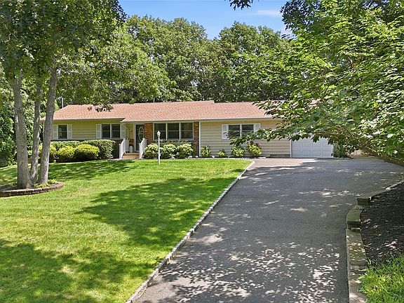 2nd image of 5 Columbine Avenue