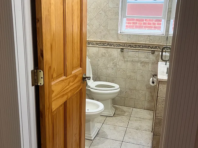 2210 Young Ave #1 — Photo 4