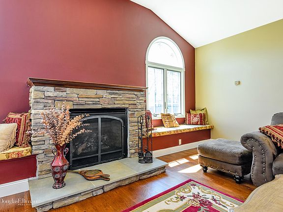 4th image of 16 Dartmouth Dr