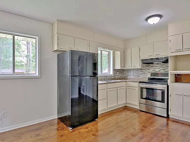 745 Anderson Dr — Photo 12