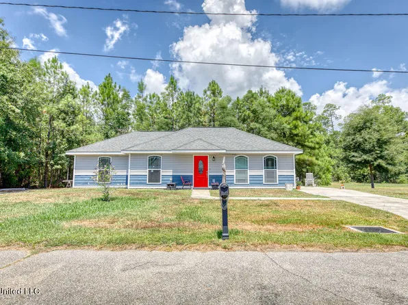 1032 Hubbard St, Waveland, MS 39576