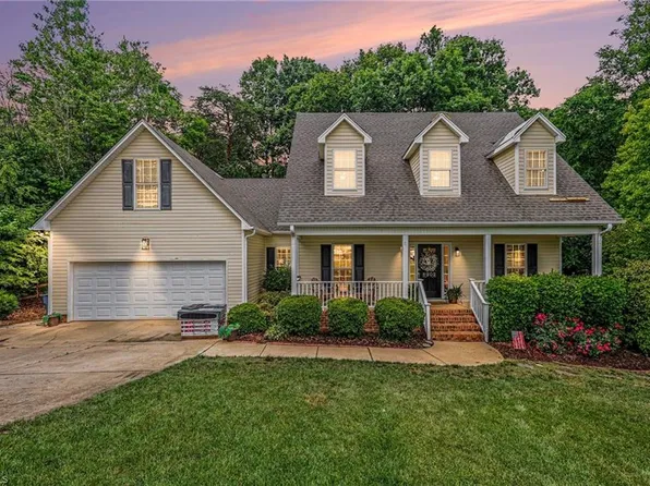 8202 Quail Creek Dr, Colfax, NC 27235