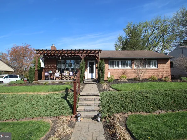 523 E Hummelstown St, Elizabethtown, PA 17022
