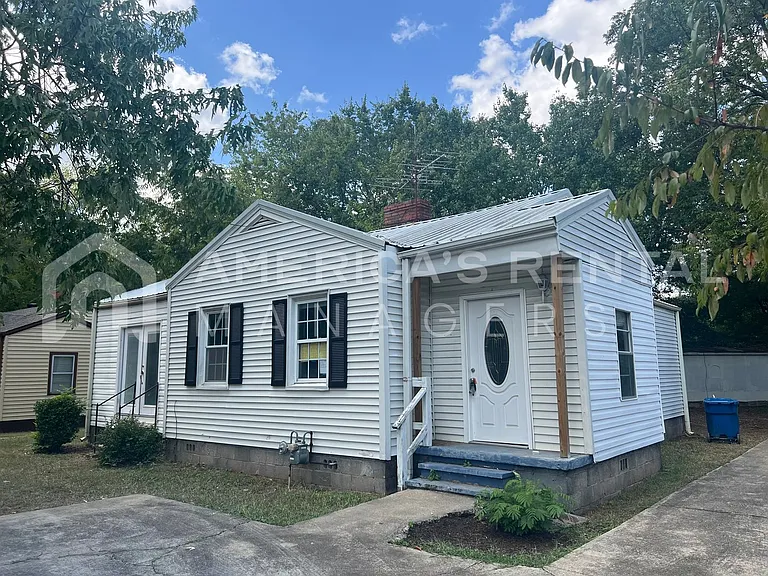 1318 Woodward Rd — Photo 1