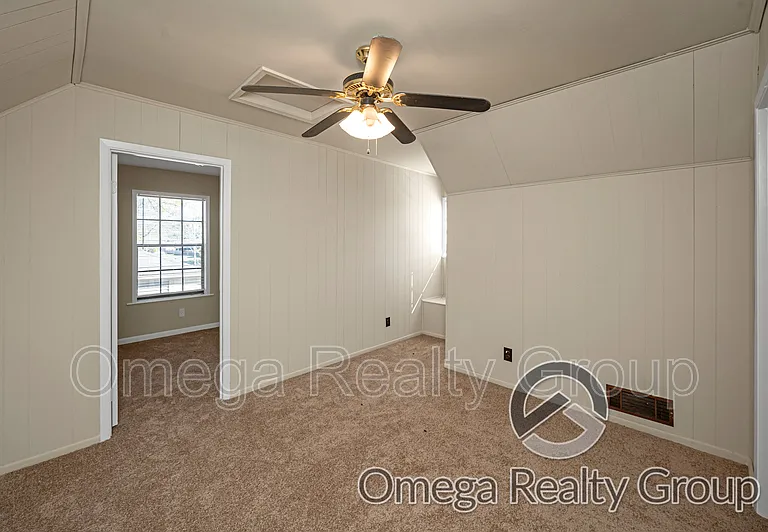 5827 Darien Dr — Photo 34
