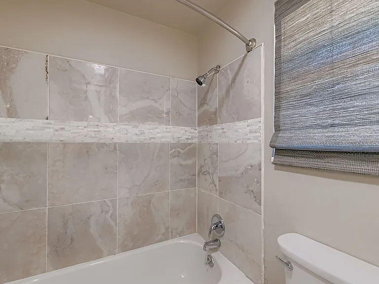 Upstairs shower/bath combo