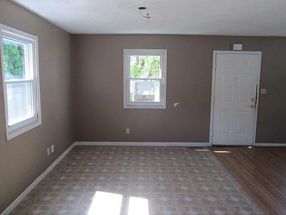 4th image of 632 E Reynolds Ave