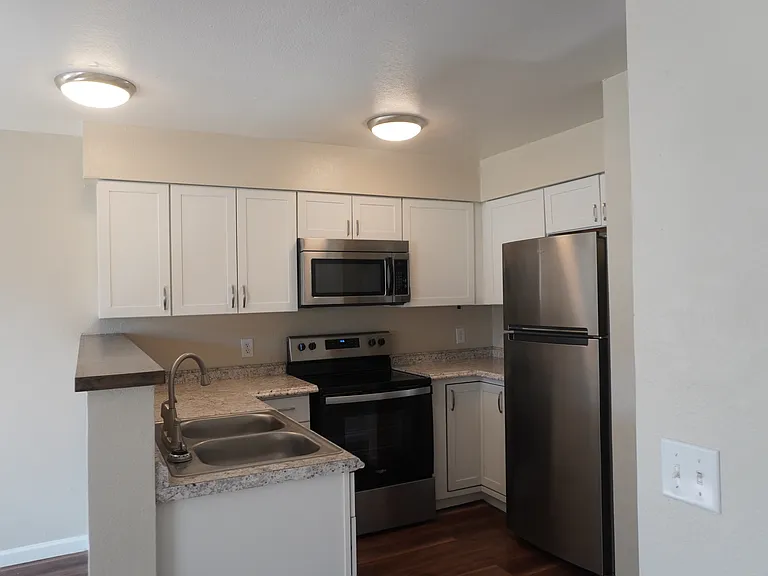 3953 N Palm Grove Dr #1 — Photo 5
