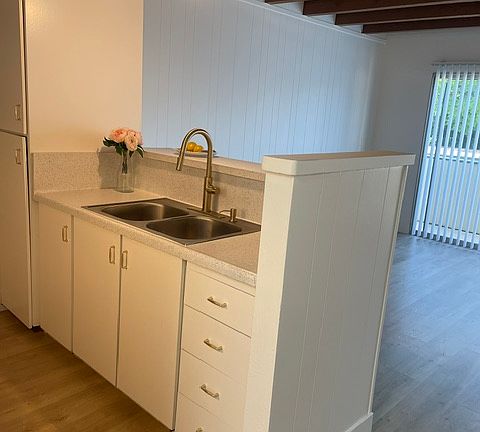 3rd image of 436 Klute St #9