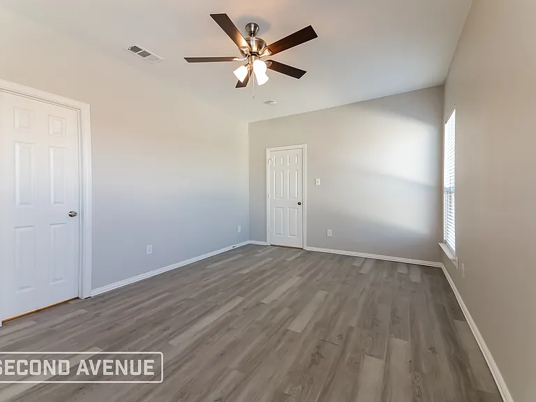 320 Creekside Dr — Photo 13