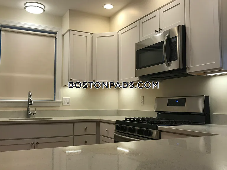 96 Waumbeck St #3 — Photo 8