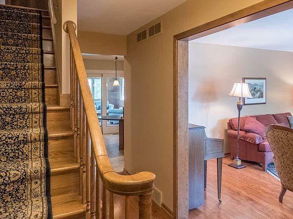4th image of 20 Oakwood Dr