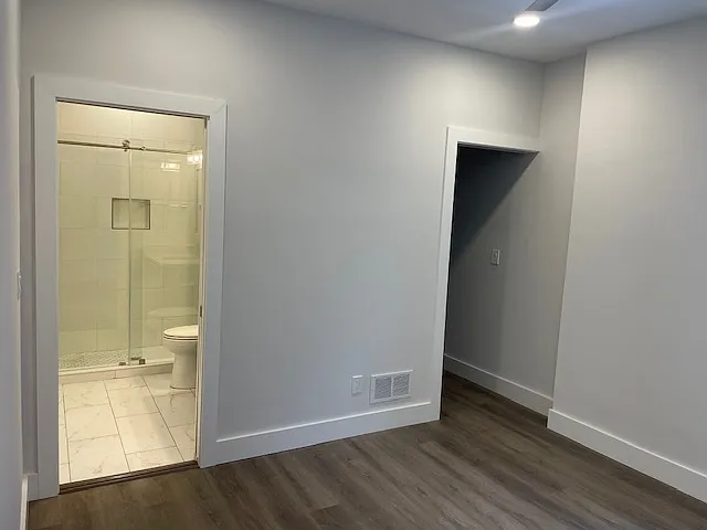 Second bedroom en suite.