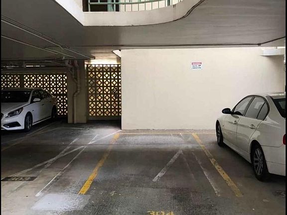 3rd image of 2355 Ala Wai Blvd APT 304