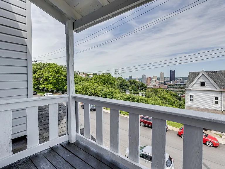 Great building with off street parking, views of the city, laundry on site! — Photo 23