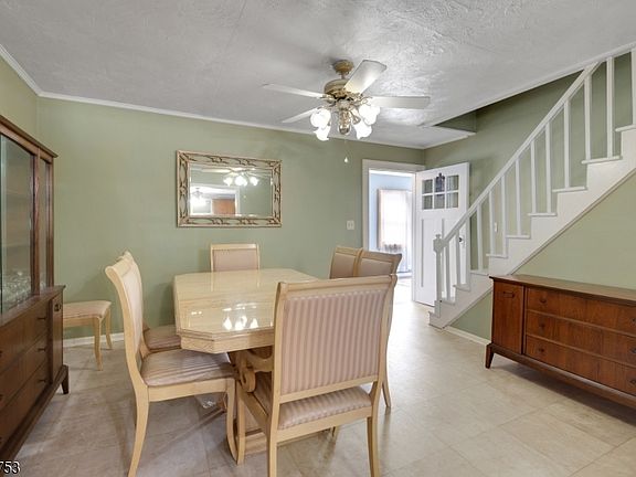 4th image of 410 Horseneck Rd