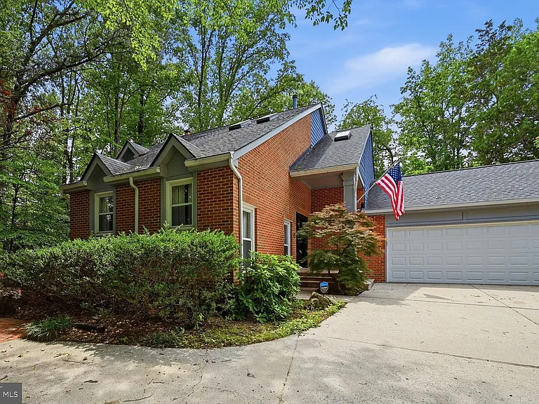 5610 Cavalier Woods Ln — Photo 1