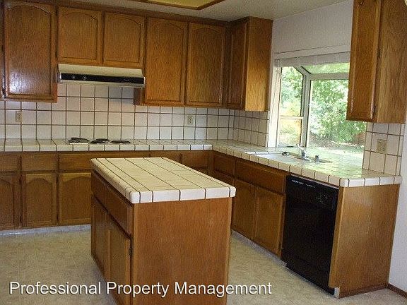 3rd image of 11491 Green Bluffs Ct