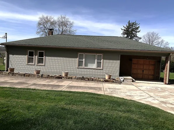 147 Chapel Dr, Ellwood City, PA 16117