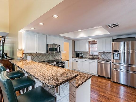 4th image of 511 Danube Ave