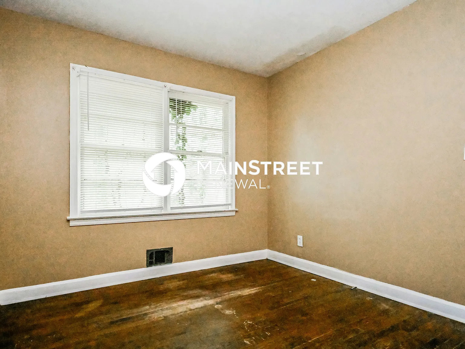 468 Cynthia Ln — Photo 4