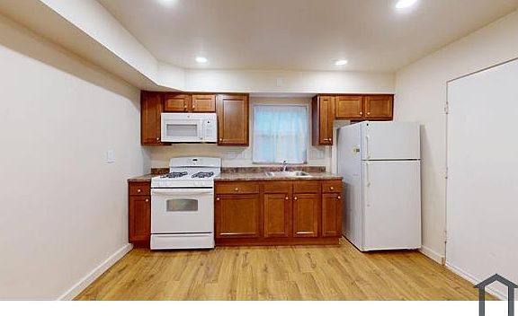 3rd image of 6703 Lyric St