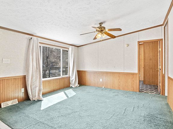 5th image of 11153 Center Rd