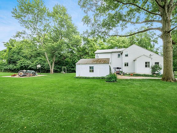 2nd image of 6700 Helm Ln