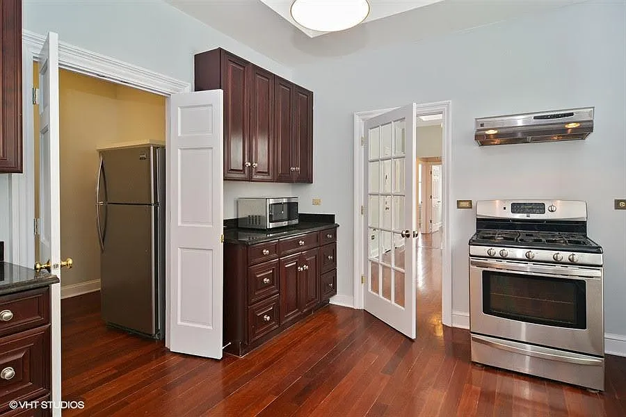 2 bed, 1100 sqft, $2,395 — Photo 2
